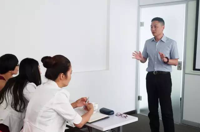 九月經(jīng)理級(jí)培訓(xùn),推行規(guī)范化服務(wù)園區(qū)與精細(xì)化項(xiàng)目運(yùn)營(yíng) 九月經(jīng)理級(jí)培訓(xùn),推行規(guī)范化服務(wù)園區(qū)與精細(xì)化項(xiàng)目運(yùn)營(yíng)
