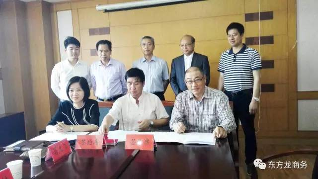 陪同通用航空投資選址項目方考察江蘇金湖縣,三方共同簽訂投資意向協(xié)議 陪同通用航空投資選址項目方考察江蘇金湖縣,三方共同簽訂投資意向協(xié)議
