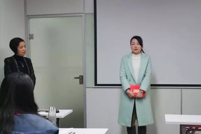 東方龍商務(wù)舉行2015年度工作總結(jié)表彰暨2016年工作計(jì)劃會(huì)議 東方龍商務(wù)舉行2015年度工作總結(jié)表彰暨2016年工作計(jì)劃會(huì)議