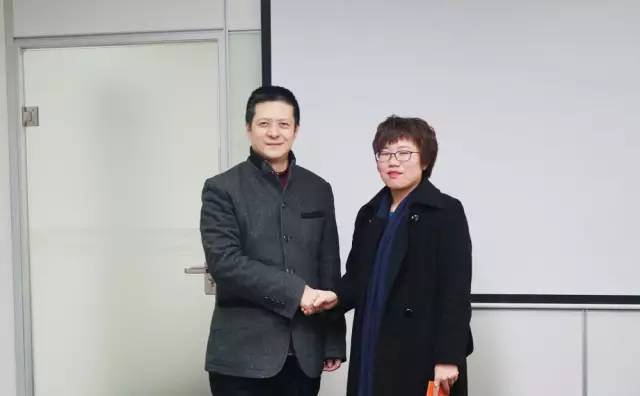 東方龍商務(wù)舉行2015年度工作總結(jié)表彰暨2016年工作計(jì)劃會(huì)議 東方龍商務(wù)舉行2015年度工作總結(jié)表彰暨2016年工作計(jì)劃會(huì)議