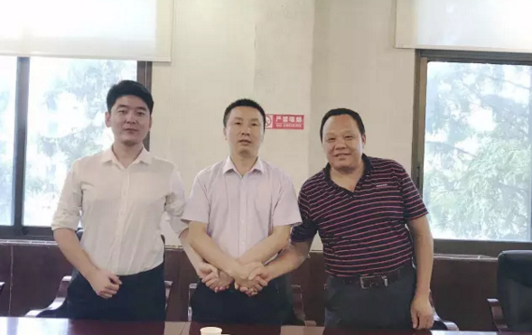 陪同金銀花種植深加工投資選址項(xiàng)目方考察湖南慈利縣,達(dá)成合作共識(shí),三方共同簽訂投資意向協(xié)議 陪同金銀花種植深加工投資選址項(xiàng)目方考察湖南慈利縣,達(dá)成合作共識(shí),三方共同簽訂投資意向協(xié)議