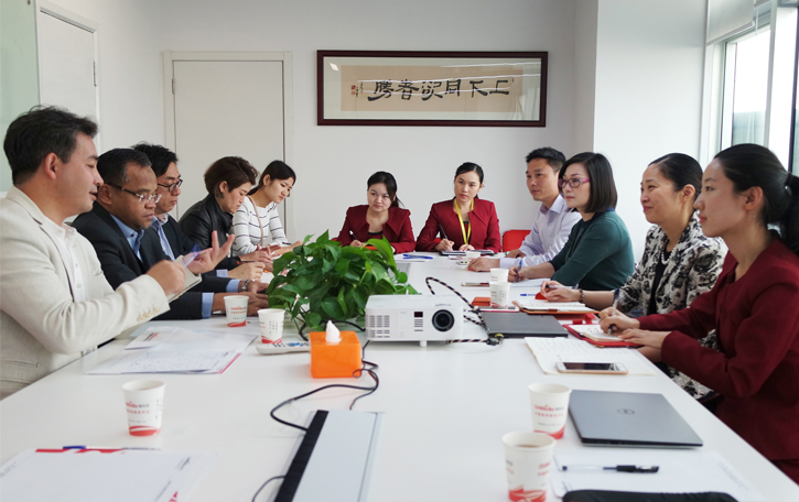 華伊斯蘭關(guān)系理事會(huì)理事長(zhǎng)丁厚飛博士偕中華伊斯蘭關(guān)系理事會(huì)、馬來西亞代表Mr. Nasharudin 訪問東方龍商務(wù) 華伊斯蘭關(guān)系理事會(huì)理事長(zhǎng)丁厚飛博士偕中華伊斯蘭關(guān)系理事會(huì)、馬來西亞代表Mr. Nasharudin 訪問東方龍商務(wù)