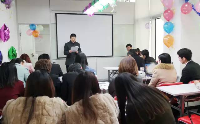 東方龍商務(wù)舉行2015年度工作總結(jié)表彰暨2016年工作計(jì)劃會(huì)議 東方龍商務(wù)舉行2015年度工作總結(jié)表彰暨2016年工作計(jì)劃會(huì)議