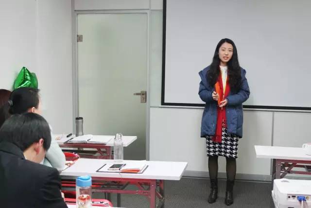 東方龍商務(wù)舉行2015年度工作總結(jié)表彰暨2016年工作計(jì)劃會(huì)議 東方龍商務(wù)舉行2015年度工作總結(jié)表彰暨2016年工作計(jì)劃會(huì)議