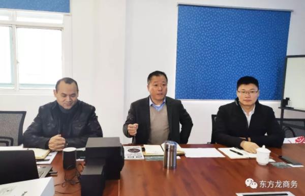陪同政府園區(qū)對接考察汽車裝飾材料生產(chǎn)投資選址項(xiàng)目方，全面加快項(xiàng)目選址落地