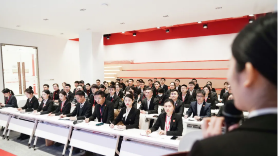 為2022年開局之戰(zhàn)夯基礎(chǔ)、扎根基！東方龍商務(wù)集團(tuán)年度培訓(xùn)大會成功舉行