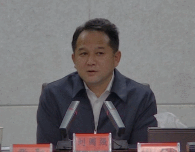 新疆輪臺縣·東方龍商務(wù)委托招商引資合作座談會成功舉行！集團榮獲“2022年度輪臺縣招商引資先進集體”稱號