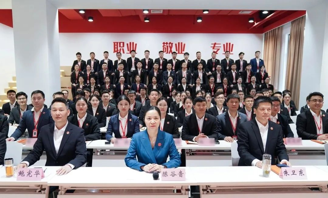 聚勢行，闖新途！東方龍商務(wù)召開一季度“開門紅”總結(jié)表彰暨“奔跑二季度”競賽總動員