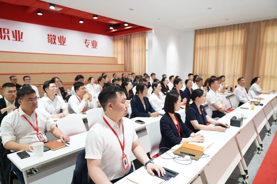 從心出發(fā)，向心而行！東方龍商務(wù)集團(tuán)組織《十年發(fā)展與心性領(lǐng)導(dǎo)力》主題培訓(xùn)！