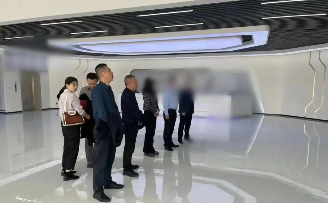 用時僅15天，由集團精準(zhǔn)推介的高端玻璃蓋板擴建投資選址項目方與四川某地方政府成功簽訂投資協(xié)議