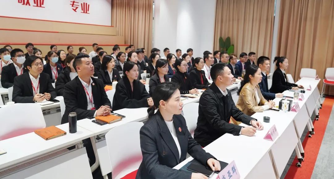 承接進(jìn)博效應(yīng)，推進(jìn)全球招商！11月上旬，集團(tuán)共40個優(yōu)質(zhì)投資選址項目通過評估
