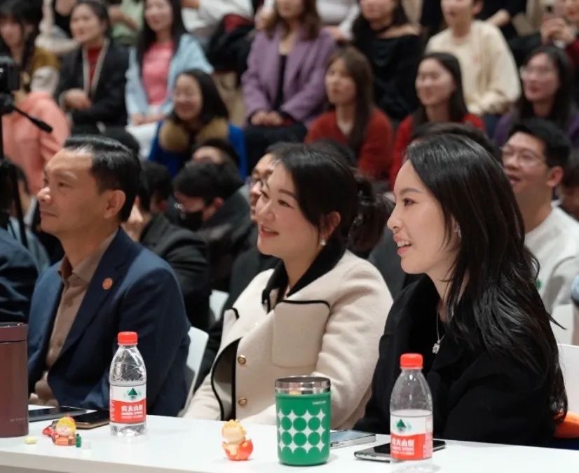 歡慶不止，夢想前行！東方龍商務集團“筑夢十年，有龍則靈”年度盛典圓滿落幕！