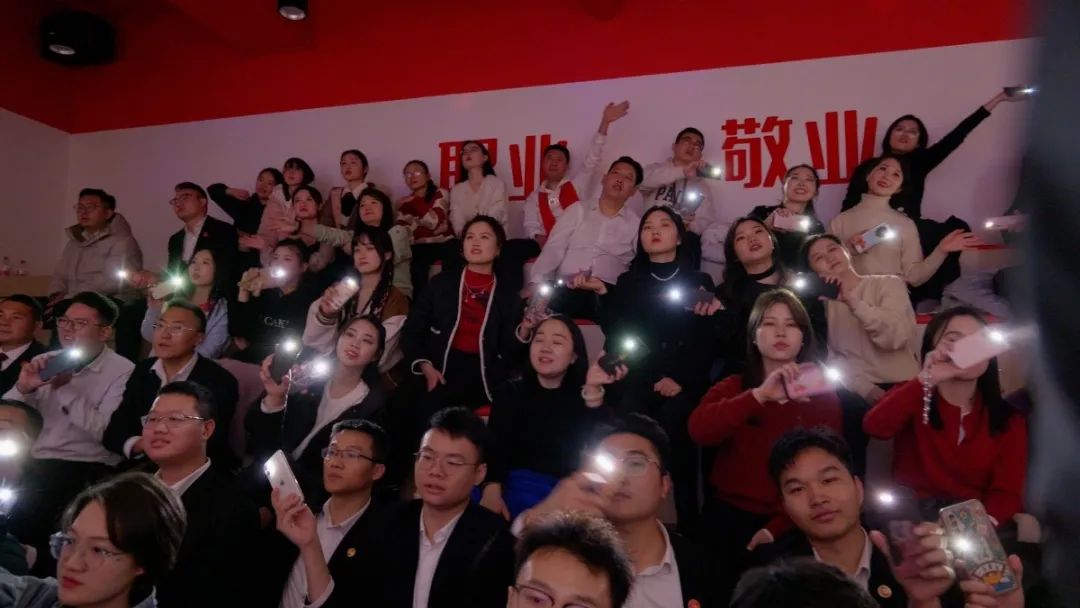 歡慶不止，夢想前行！東方龍商務集團“筑夢十年，有龍則靈”年度盛典圓滿落幕！