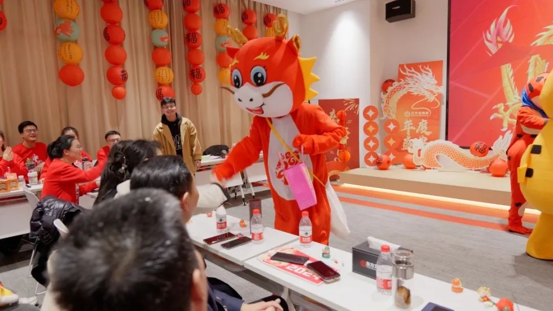 歡慶不止，夢想前行！東方龍商務集團“筑夢十年，有龍則靈”年度盛典圓滿落幕！