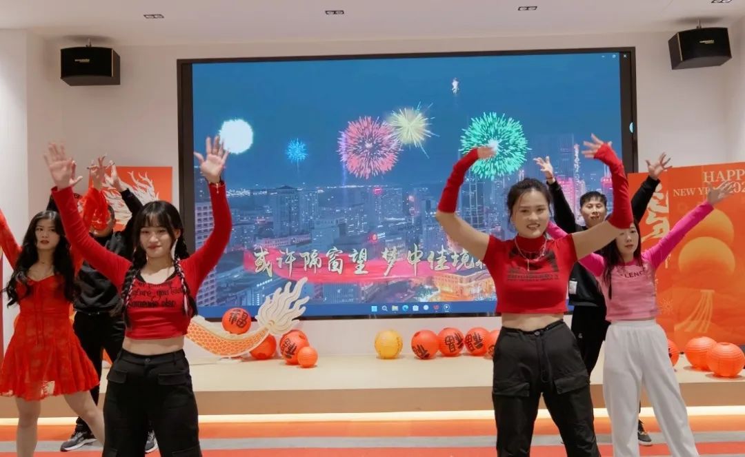 歡慶不止，夢想前行！東方龍商務集團“筑夢十年，有龍則靈”年度盛典圓滿落幕！