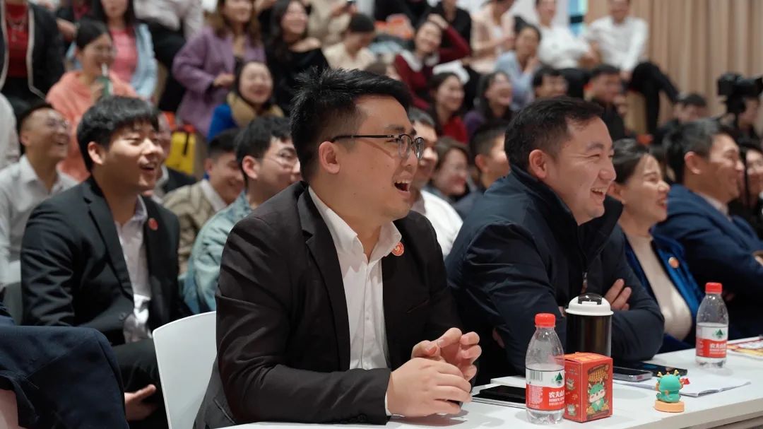 歡慶不止，夢想前行！東方龍商務集團“筑夢十年，有龍則靈”年度盛典圓滿落幕！