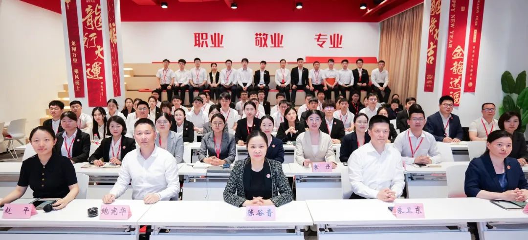 項(xiàng)目開發(fā)快馬加鞭，招商引資滿弦拉弓！5月中旬，集團(tuán)共39個(gè)優(yōu)質(zhì)投資選址項(xiàng)目通過評(píng)估