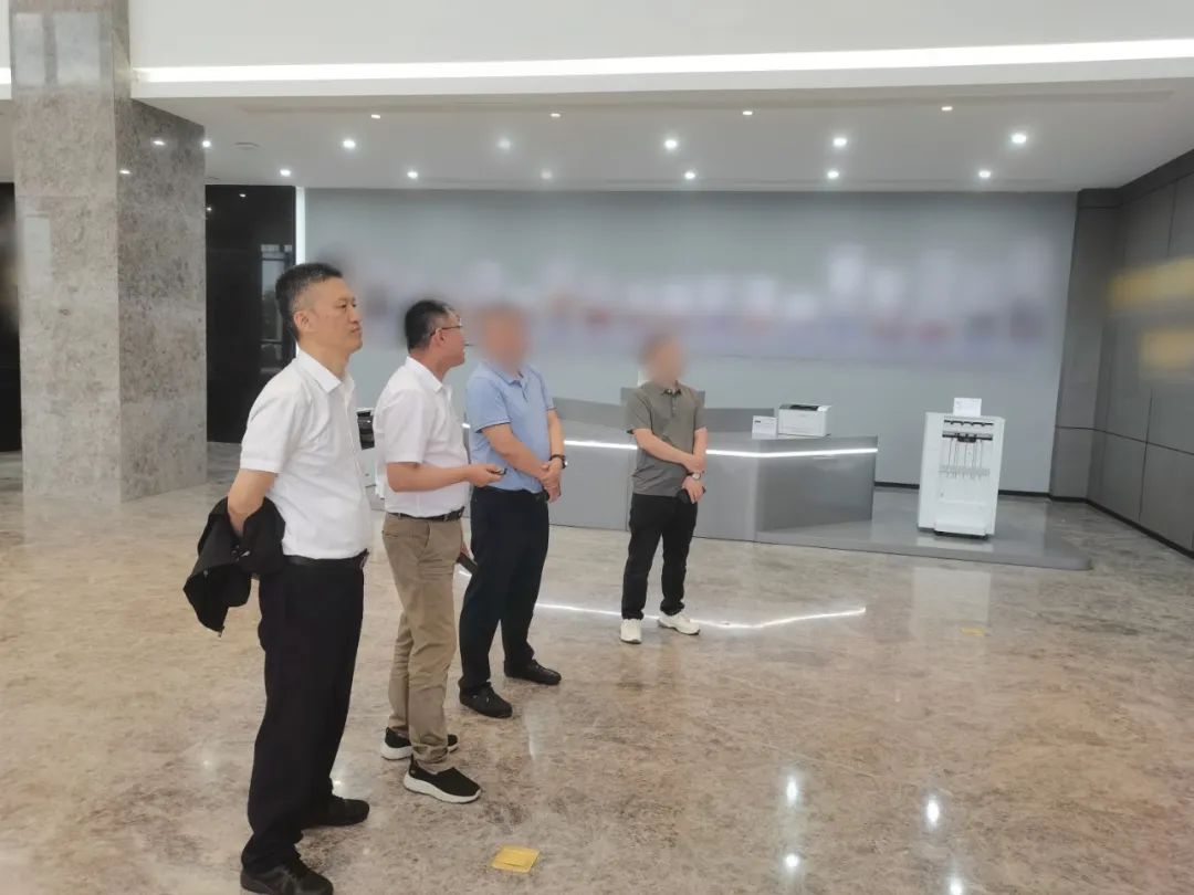 為國(guó)內(nèi)一線車企供貨，發(fā)展迅速，影響力深厚！專精特新車載液晶顯示模組擴(kuò)建投資選址項(xiàng)目方實(shí)地考察山東某地方政府