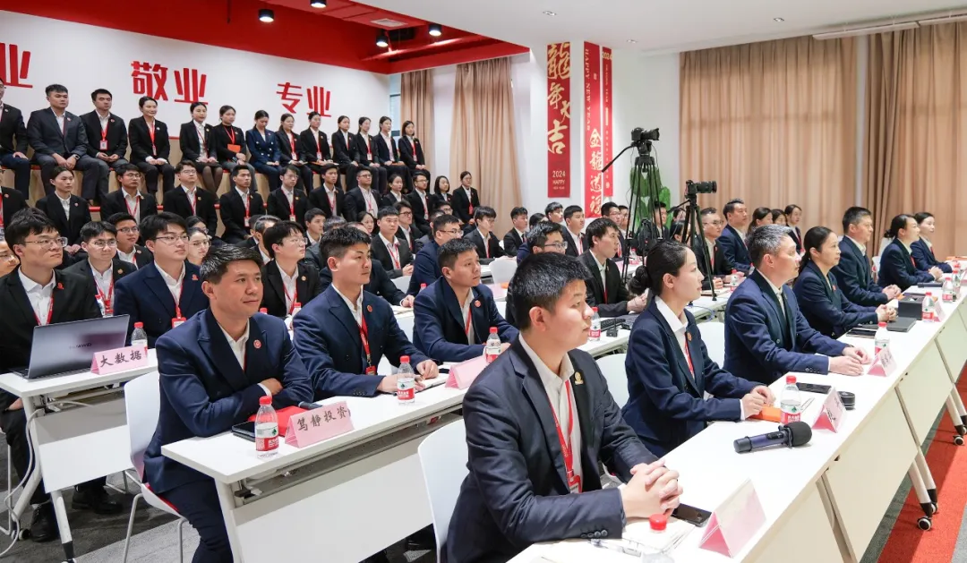 “大干100天”，比出信心，拼出狀態(tài)，干出實(shí)績(jī)！釋放招商新動(dòng)能！11月中旬，集團(tuán)共52個(gè)優(yōu)質(zhì)投資選址項(xiàng)目通過(guò)評(píng)估