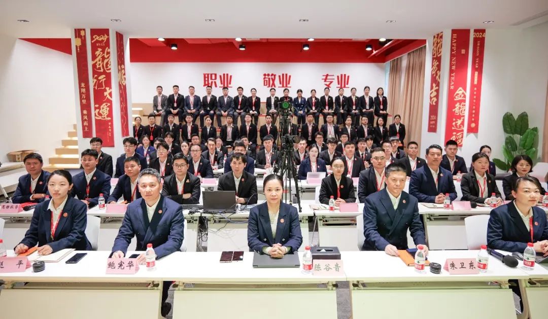 “大干100天”，比出信心，拼出狀態(tài)，干出實(shí)績(jī)！釋放招商新動(dòng)能！11月中旬，集團(tuán)共52個(gè)優(yōu)質(zhì)投資選址項(xiàng)目通過(guò)評(píng)估