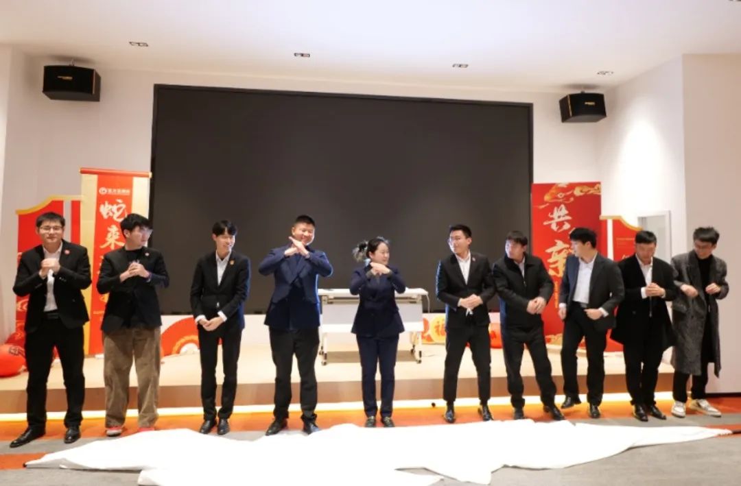 蛇來運轉，共征新程——東方龍商務年度慶典璀璨落幕！