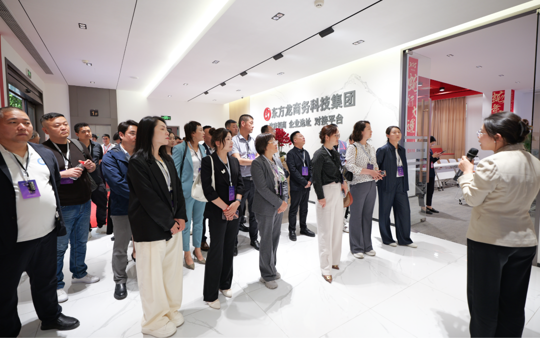 抱團(tuán)突圍，以專業(yè)招商平臺之力，護(hù)航企業(yè)行穩(wěn)致遠(yuǎn)！陜西工商管理碩士學(xué)院2025屆EMBA企業(yè)家一行蒞臨集團(tuán)考察調(diào)研