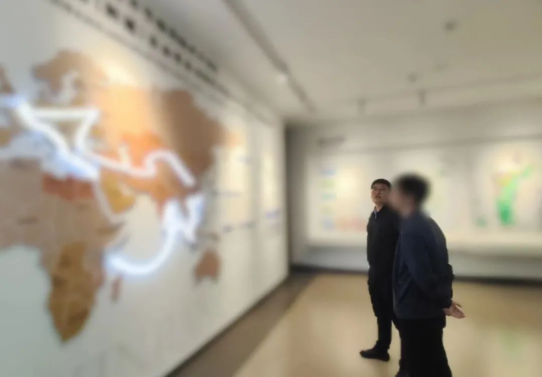 產(chǎn)品出口量大，市場前景廣！小巨人光學儀器生產(chǎn)擴建投資選址項目方反向考察新疆某地方政府