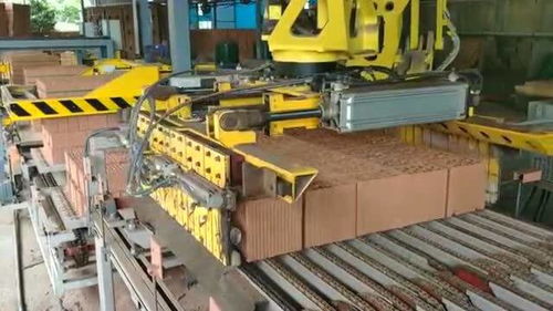 山東礦機邁科自動卸磚打包設(shè)備,全部是自動卸磚,裝配式燒結(jié)墻板